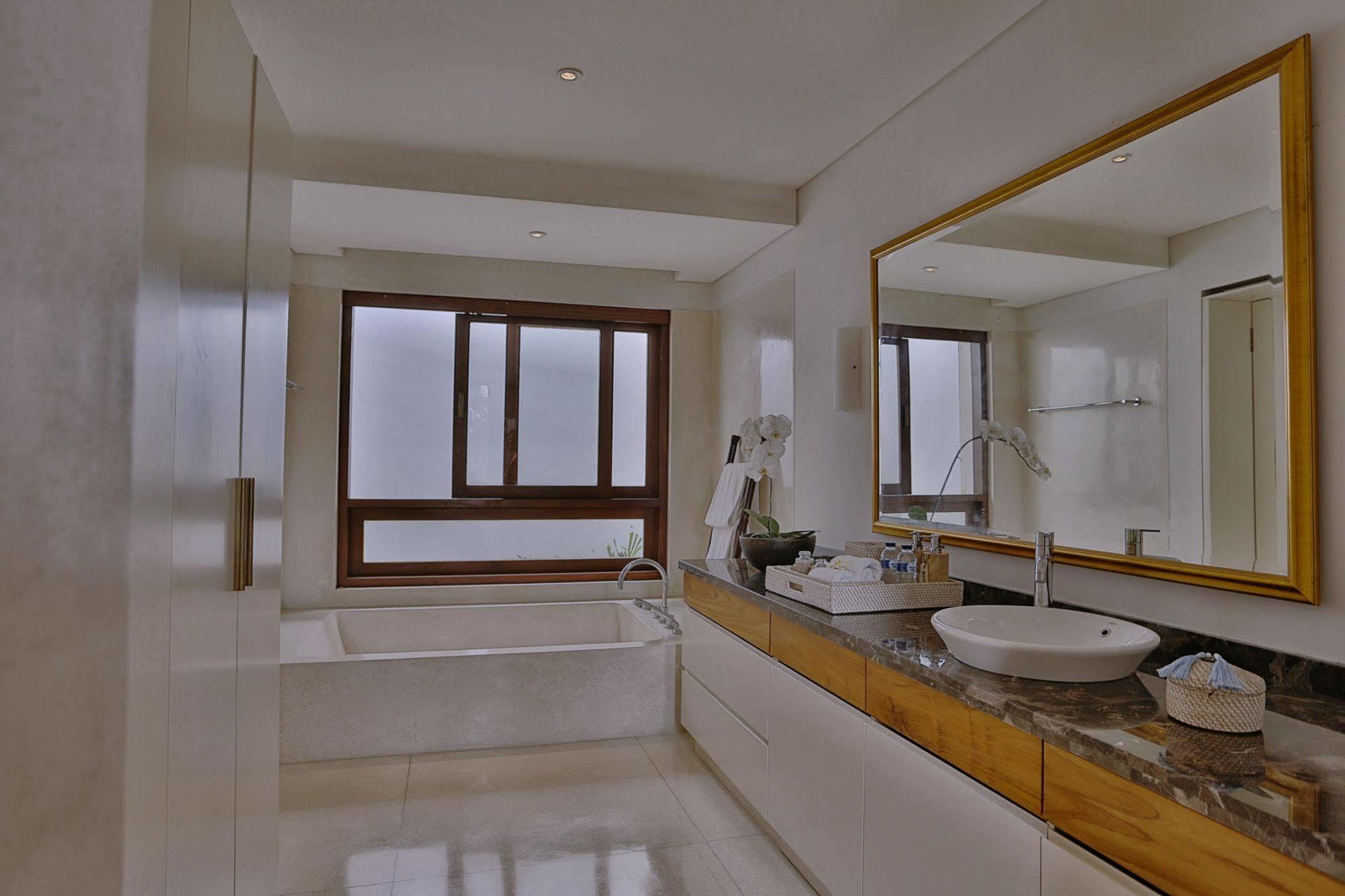 Villa Nikara Kuta Lombok Buitenkant foto